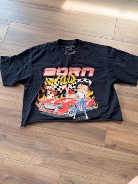 Betty Boop Black Graphic women’s crop top T-Shirt with Red Car